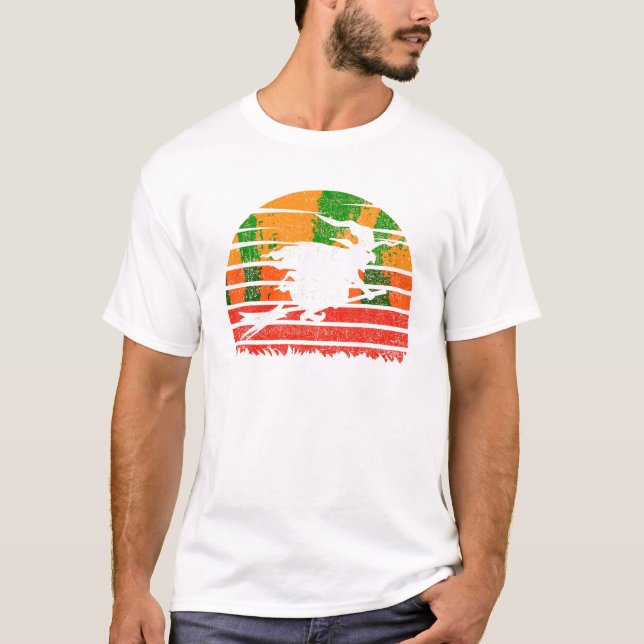 Camiseta Bruxa de Halloween Retro Sunset (Frente)