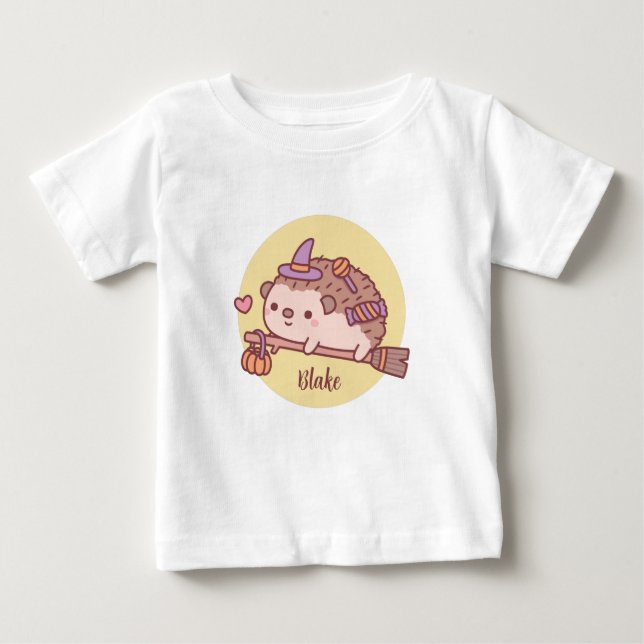 Camiseta Bruxa de Ourico-Cacheiro Fofo Voando num Vassoura (Frente)