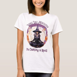 Camiseta Bruxa de Yoga Meditando Lançando um Feitiço, Hallo