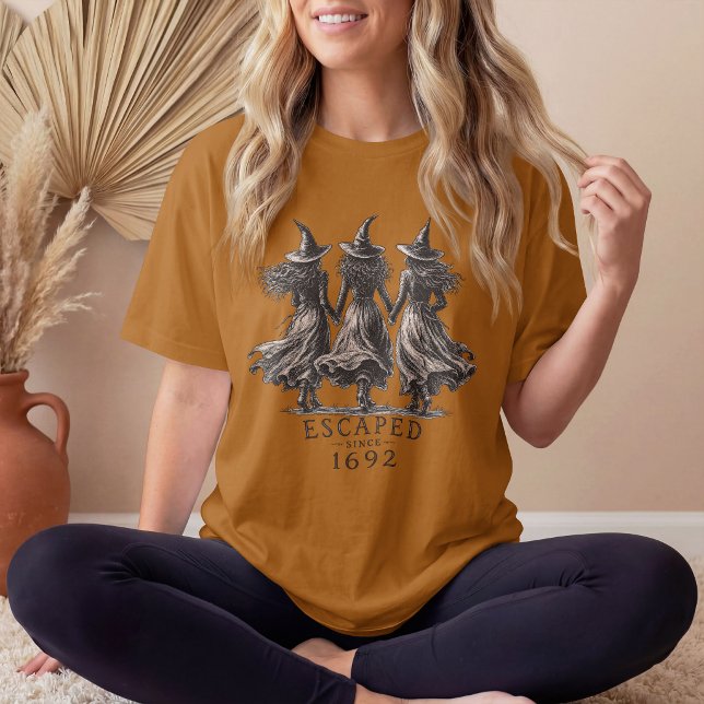 Camiseta Bruxa Escapou Desde 1692 (Criador carregado)