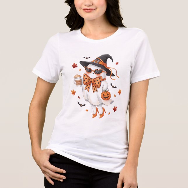 Camiseta Bruxa Fantasma Fofa com Café com Leite de Tempero  (Frente)