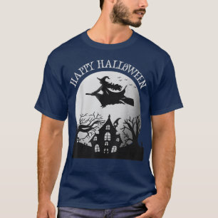 Camiseta Bruxa Feliz de Halloween voando sobre uma casa ass
