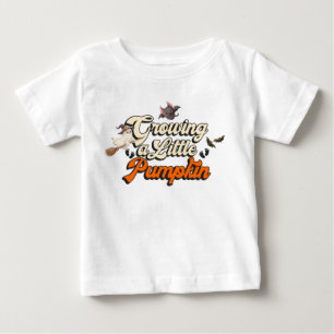 Camiseta Bruxa Fofa de Halloween e Elementos Assustadores