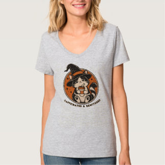 Camiseta Bruxa Gata Divertida de Halloween Cafeinada e Enfe
