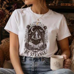 Camiseta Bruxa Livresca Deixe-a Ser Estranha Vintage Gótico