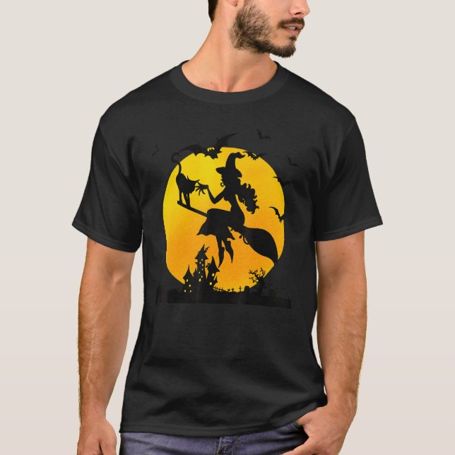 Camiseta Bruxa na Lua de Vassoura Gato e Morcegos Halloween (Frente)