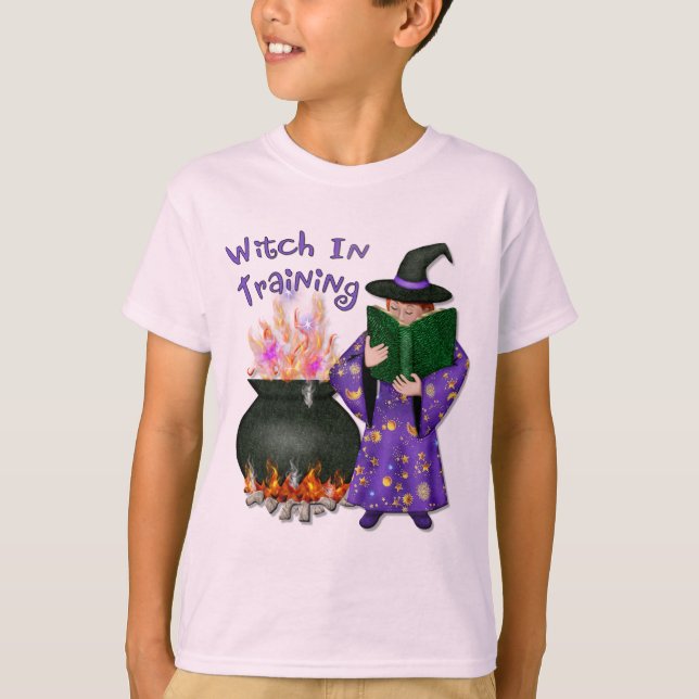 Camiseta Bruxa no Treinamento (Frente)