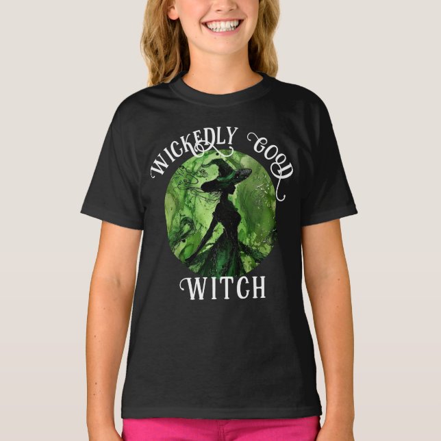 Camiseta Bruxa Pintada Maravilhosamente Má Verde e Preta (Frente)