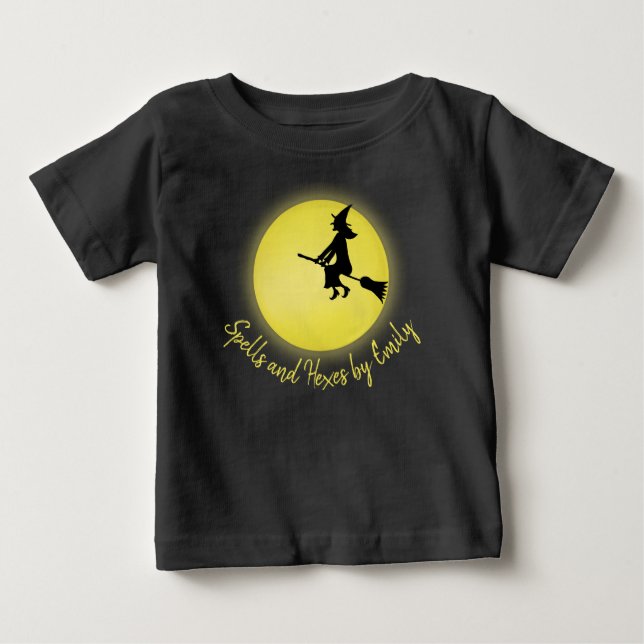 Camiseta Bruxa Voadora de Halloween Caprichosa Lua Cheia Fo (Frente)