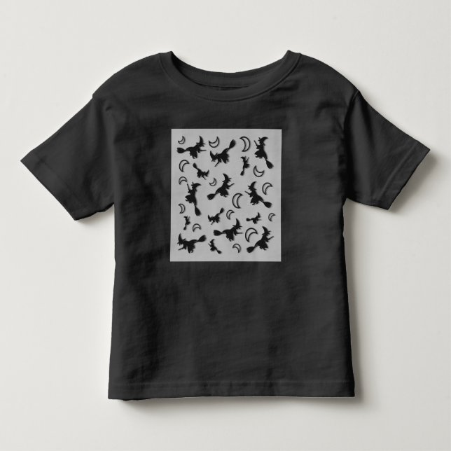 Camiseta Bruxa voadora entre meia lua na noite de Halloween (Frente)
