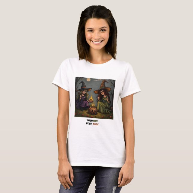 Camiseta Bruxas ao redor da Fogueira (Frente Completa)