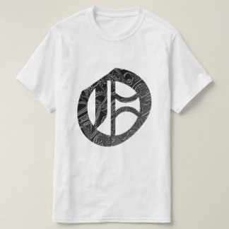 Camiseta Buchstabe "O" im gotischen Stil