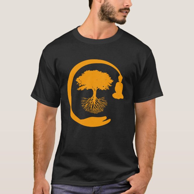 Camiseta Buda Monk Namaste Rezando Mão Feliz Árvore B (Frente)