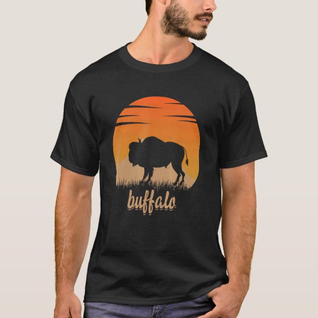 Camiseta Buffalo Animal Quente Na Montanha Da Natureza (Frente)