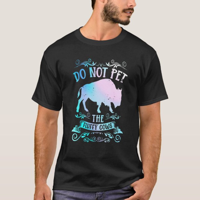 Camiseta Buffalo  Bison Do Not Pet The Fluffy Cows (Frente)