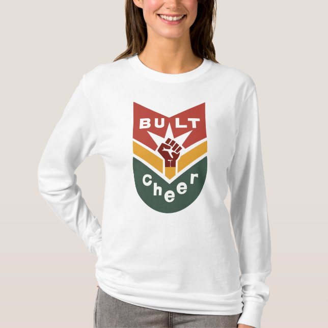 Camiseta BUILT TO CHEER Raised-Fist Badge (Frente)