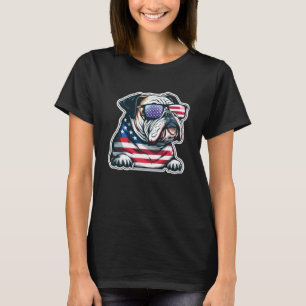 Camiseta Bulldog Celebrando os EUA com a Bandeira no 4º