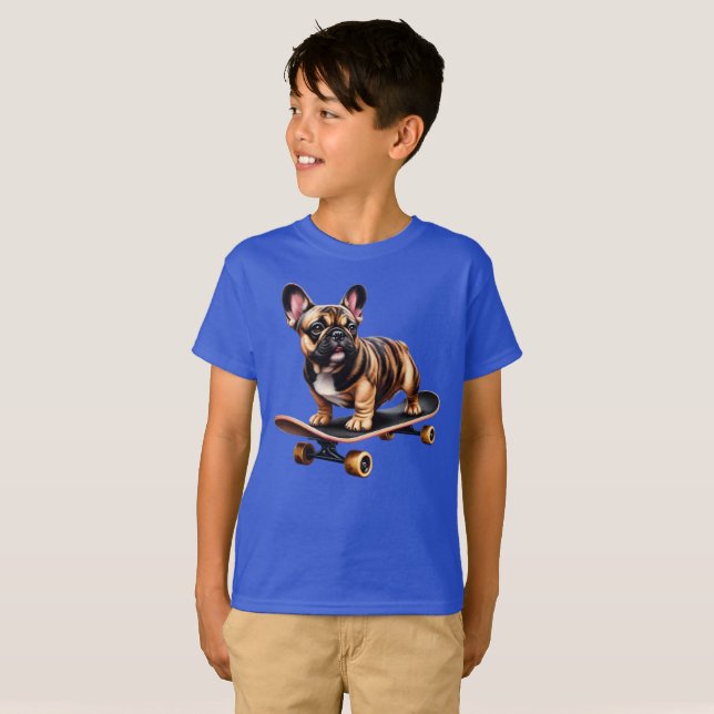 Camiseta Bulldog francês em skate (Frente Completa)