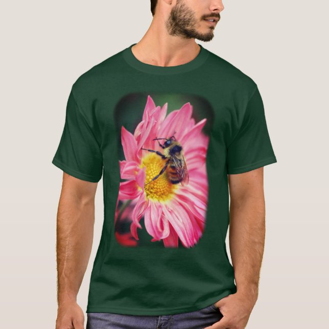 Camiseta Bumble Bee Pink Daisy Flower (Frente)