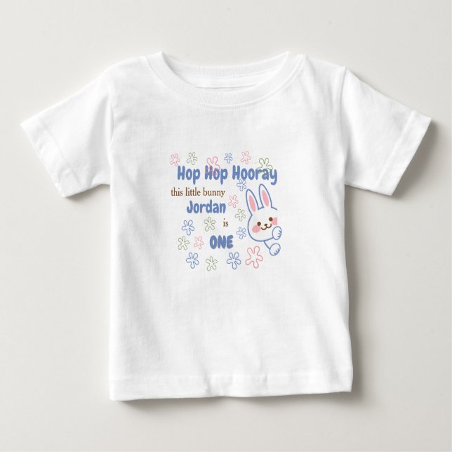 Camiseta Bunny de Desenho Fofo Fazendo Um Aniversário de 1  (Frente)
