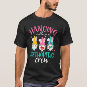 Camiseta Bunny Gnomo Prendendo Com Enfermeira Ortopedia Eas