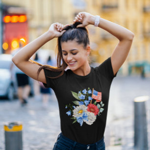 Camiseta Buquê Floral Patriótico com Bandeira Americana e L