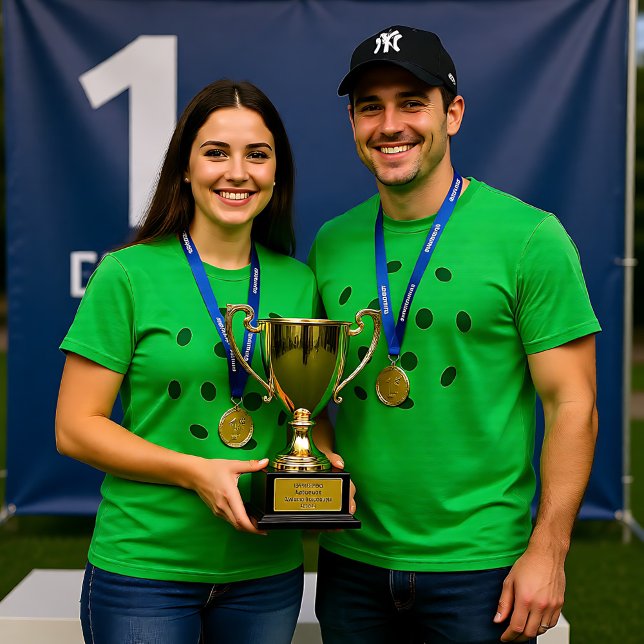 Camiseta Buracos verdes em picles (Green pickleball holes on green T-Shirt)