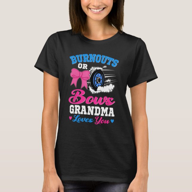 Camiseta Burnouts or Bows Grandma Loves You Gender Reveal (Frente)
