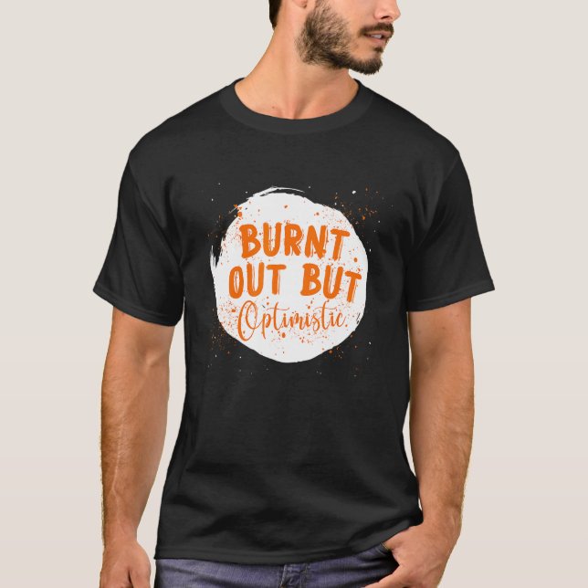 Camiseta Burnt Out But Optimistics  Saying Humor Quote (Frente)