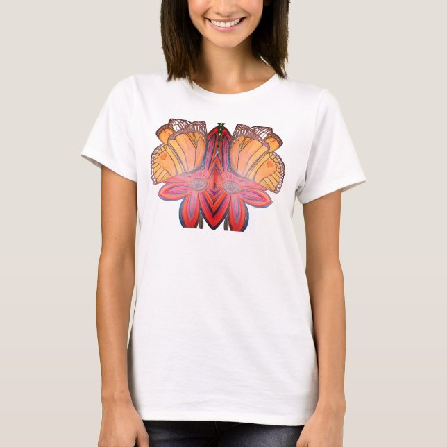 Camiseta Butterfly landing on flower beautiful (Frente)