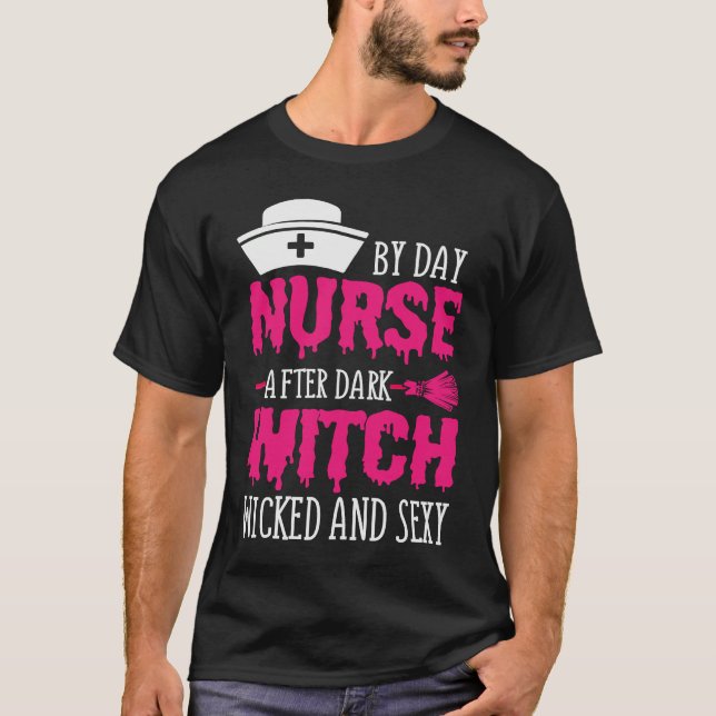Camiseta By Day Nurse After Dark Witch Wicked And Sexy Cost (Frente)