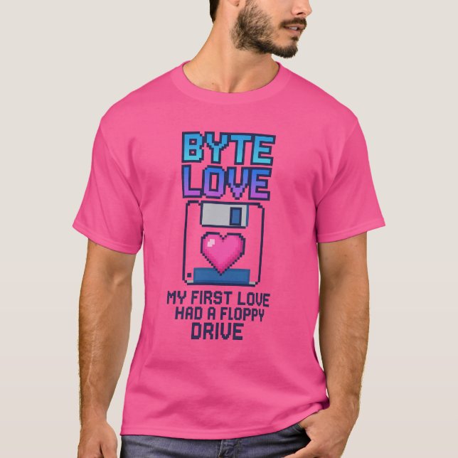 Camiseta Byte Love: My first love had a floppy drive (Frente)