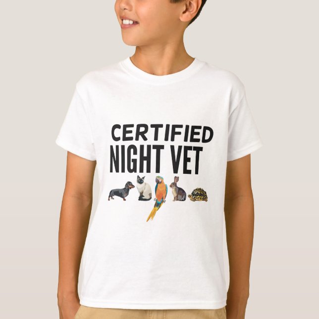 Camiseta C é para Certified Night Vet (Frente)