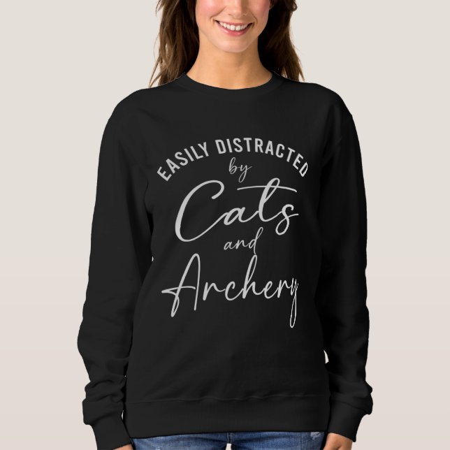 Camiseta Ca Easily Distracted by Cats And Archery Hunt (Frente)