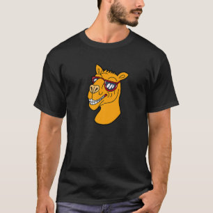 Camiseta Cabeça de Camelo Feliz Usando Óculos de Sol Animal