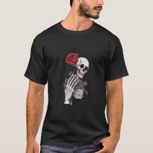 Camiseta Cabeça De Caveira E Mão De Esqueleto Segurando Ros