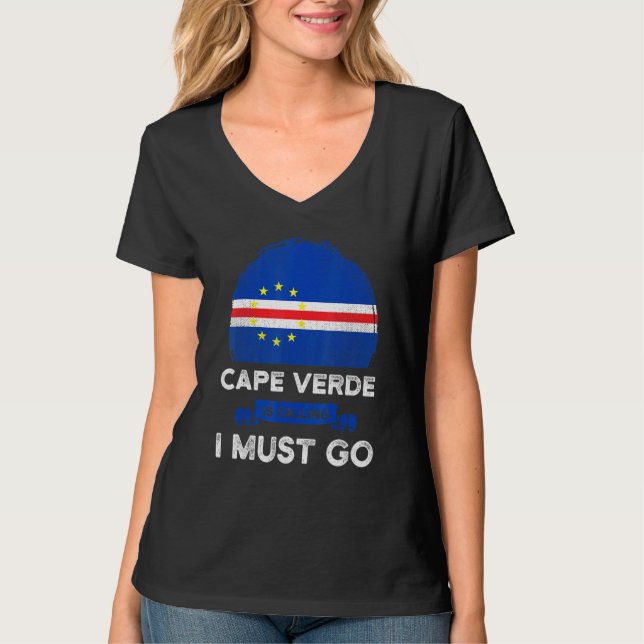 Camiseta Cabo Verde Chama Que Preciso Ir Bandeira De Cabo V (Frente)