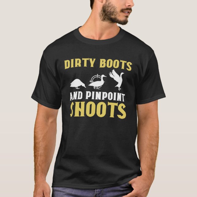 Camiseta Caça a Patos Botas Sujas e Tiros Certos 2 (Frente)