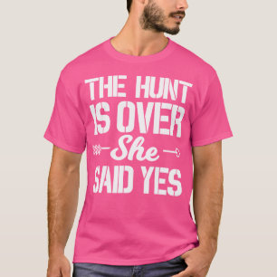 Camiseta Caça Acabou Ela Disse Sim Noivo Casamento Noivado