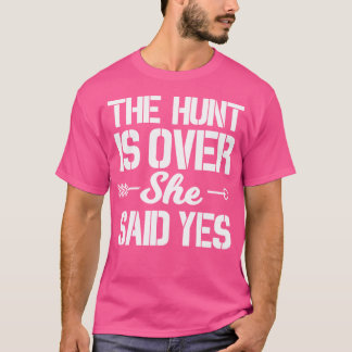 Camiseta Caça Acabou Ela Disse Sim Noivo Casamento Noivado