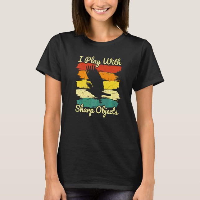 Camiseta Caça com Falcão Eu Brinco Com Objetos Cortantes Pa (Frente)