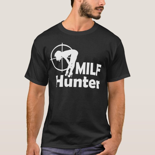 Camiseta Caçador de MILF (texto branco) (Frente)