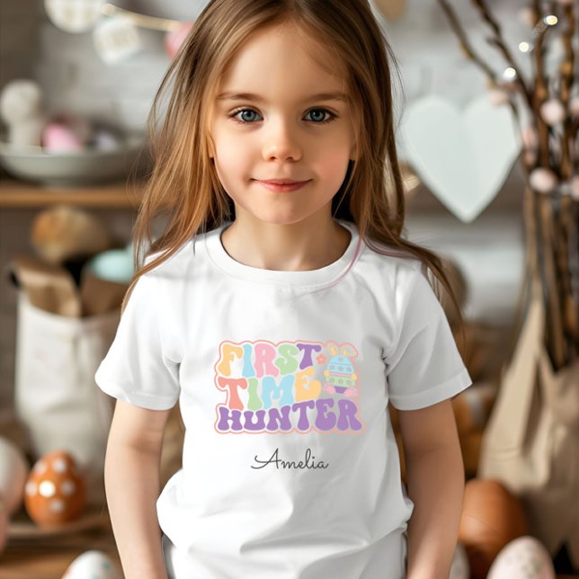 Camiseta Caçadora de Ovos de Páscoa Fofo Da Primeira Vez (Cute First Time Hunter 1st Easter Egg Hunt Bodysuit or Tshirt, Bunny Ears, Retro Pastel Personalized)