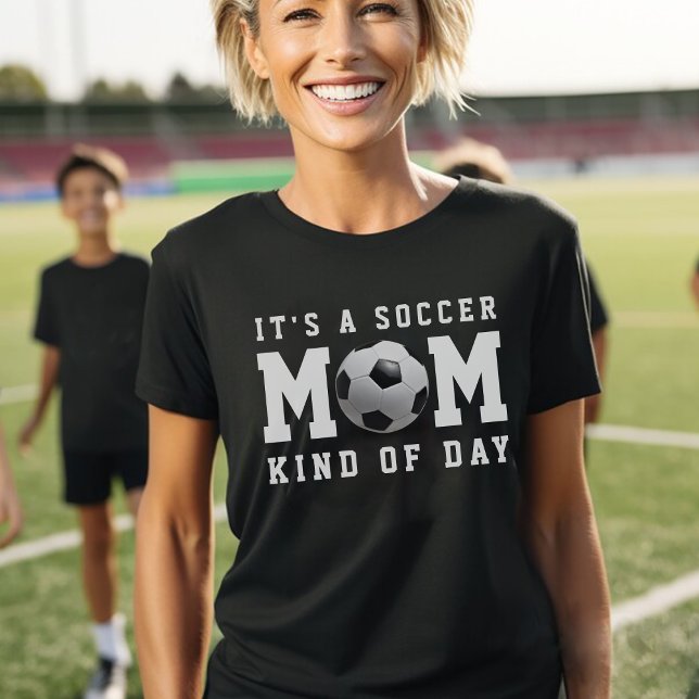 Camiseta Caçadora Mãe Meio Preta Do Dia (Soccer Mom Kind of Day Black T-Shirt
)