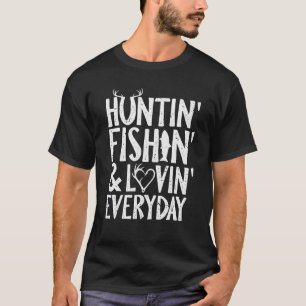 CAMISETA CAÇANDO, PESCANDO E AMANDO TODO DIA