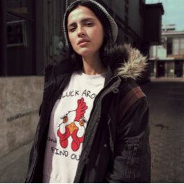 Camiseta Cacareje Por aí e Descubra Frango Galinha Engraçad