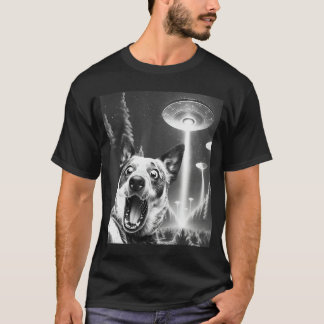 Camiseta Cachorro Azul Engraçado Alien UFOando uma Mãe e Pa