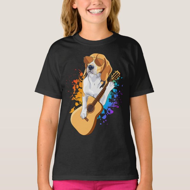Camiseta Cachorro Beagle Vestindo óculos de sol tocando gui (Frente)