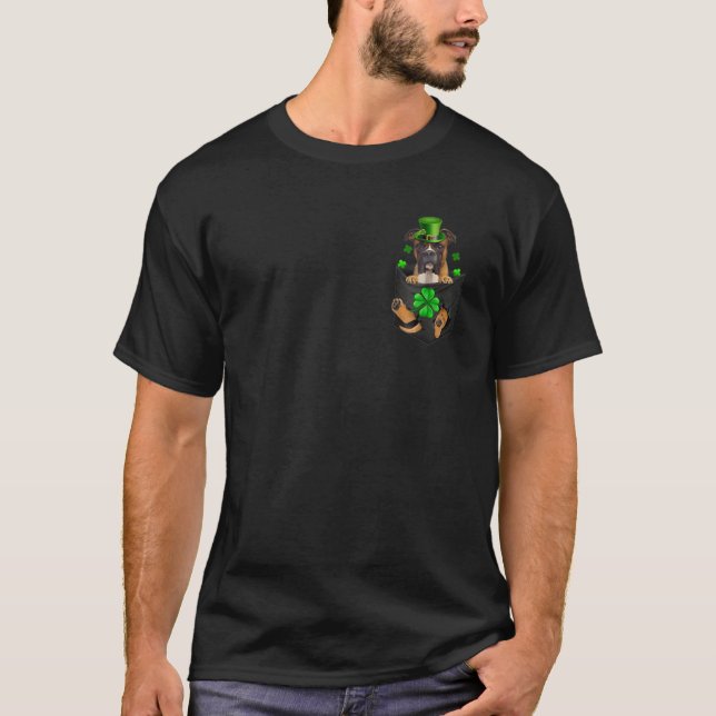 Camiseta Cachorro Bonito Leprechaun Na Rua De Bolso. (Frente)