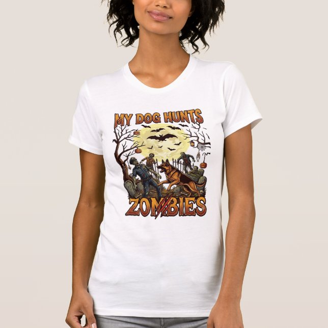 Camiseta Cachorro Caça Zumbis Halloween Pastor Alemão Lua_1 (Frente)